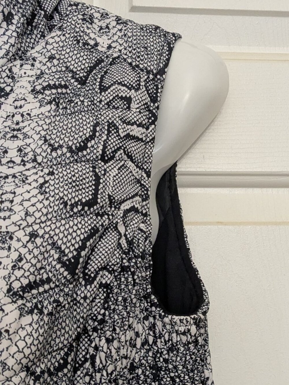 Marc New York Andrew Marc  Snake Vest Women Size M - Picture 3 of 8